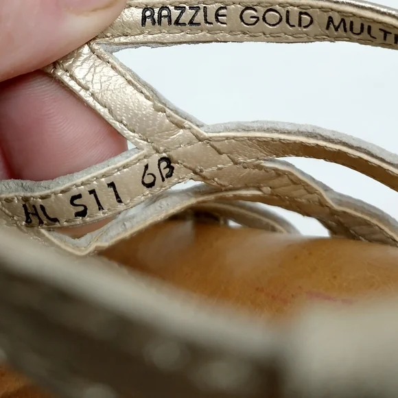 Earth Razzle Gold Strappy Leather Comfort Sandals Women's Size 6 - Picture 8 of 12